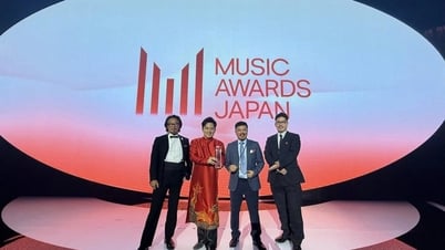 Tung Duong sang stolz „A Round of Vietnam“, als er einen internationalen Musikpreis entgegennahm – Cao Bang Electronic Newspaper