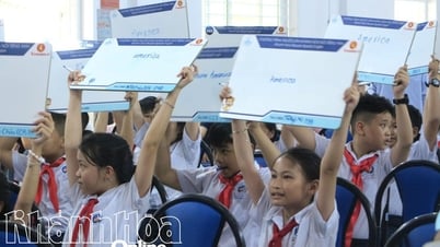 130 estudiantes compiten en el concurso Golden Bell English a nivel de primaria