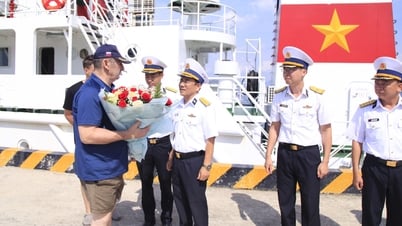 La Región 4 de la Armada entrega a un paciente extranjero tras tratamiento de emergencia