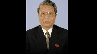 Organisation des funérailles du camarade Tran Duc Luong avec la cérémonie des funérailles d'État