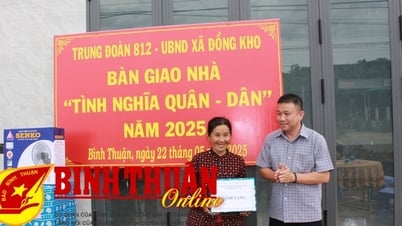 ប្រគល់ផ្ទះ "យោធា-មិត្តភាព" ជូនគ្រួសារក្រីក្រនៅឃុំដុងខូវ