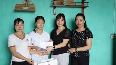 Trao gần 820 triệu đồng học bổng, quà tặng trẻ em hoàn cảnh khó khăn
