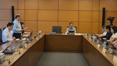 พูดคุยประเด็นเศรษฐกิจ วัฒนธรรม และสังคมต่างๆ