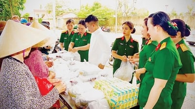 ទាហានស្រីឆ្ពោះទៅរកសហគមន៍