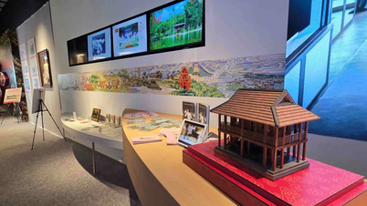 Präsentation vieler wertvoller Dokumente und Bilder über Präsident Ho Chi Minh auf der Weltausstellung