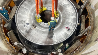 Se instaló con éxito una rueda de trabajo de 110 toneladas en el proyecto de expansión de la planta hidroeléctrica de Hoa Binh - Periódico y estación de radio y televisión Lang Son