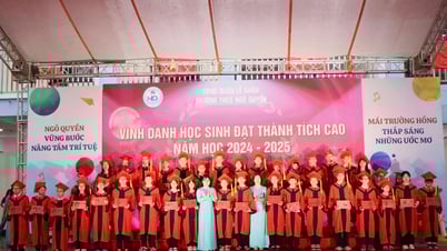 โรงเรียนมัธยมศึกษา Ngo Quyen (เขตเลจัน) ชื่นชมนักเรียนและคุณครูสำหรับผลงานที่ยอดเยี่ยมในปีการศึกษา 2024-2025