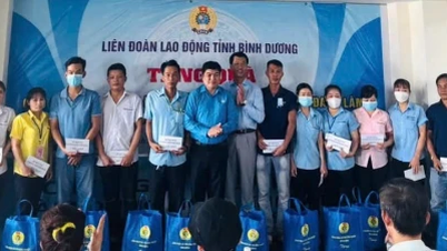 Hàng ngàn phần quà đến tay người lao động