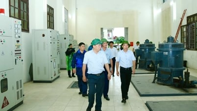 รองประธานคณะกรรมการประชาชนเมืองเหงียน ดึ๊ก โธ ตรวจสอบเขื่อนกั้นน้ำและงานชลประทานก่อนฤดูพายุปี 2568