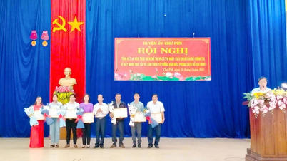 Chư Pưh khen thưởng 17 tập thể và cá nhân tiêu biểu học tập và làm theo gương Bác