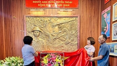 ส่งมอบโครงการเชิดชูเกียรติวีรชนผู้เสียสละเพื่อวินห์เดียน