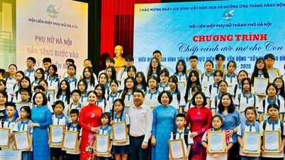 Hơn 1.200 trẻ em mồ côi Hà Nội được đỡ đầu