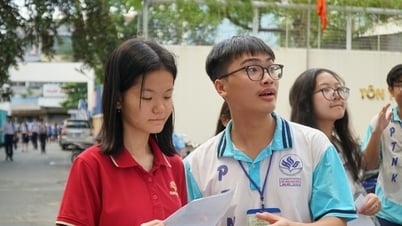 Des milliers d'étudiants se disputent des places dans les meilleures écoles spécialisées de Hô-Chi-Minh-Ville