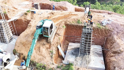 En el sitio de construcción de la línea de transmisión de 500 kV Lao Cai-Vinh Yen