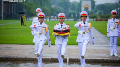 Hà Nội đồng loạt treo cờ rủ tưởng niệm nguyên Chủ tịch nước Trần Đức Lương