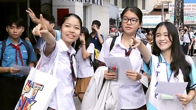 Sáng nay, gần 4.000 thí sinh bước vào kỳ thi lớp 10 đầu tiên ở TP.HCM