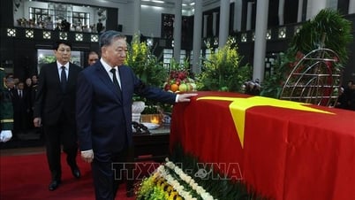 Đoàn Ban chấp hành Trung ương Đảng viếng nguyên Chủ tịch nước Trần Đức Lương