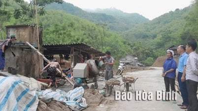 ឃុំ​សឺន​ធុយ រុះរើ​ផ្ទះ​បណ្ដោះ​អាសន្ន កសាង​ទំនុក​ចិត្ត