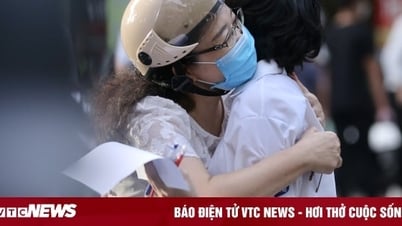 아이가 10학년에 진학하기 위해 스트레스를 받고 있고, 어머니는 너무 걱정돼서 정신과 의사를 만나야 합니다.