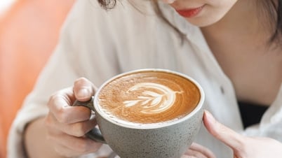 Acusado de tapar enchufes eléctricos para ahuyentar a los clientes que se quedan demasiado tiempo, The Coffee House dice que está "haciendo ajustes".
