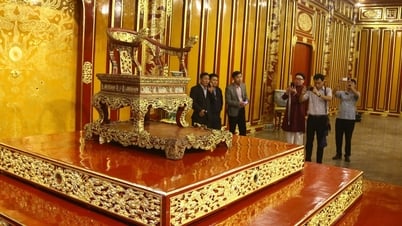 เหลือเชื่อ: สมบัติของชาติ – บัลลังก์ราชวงศ์เหงียนถูกทำลายโดยผู้มาเยือน
