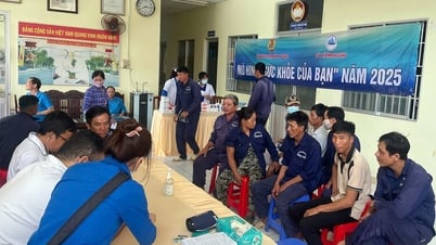 Thêm 100 công nhân lao động được chăm sóc sức khỏe dịp Tháng Công nhân