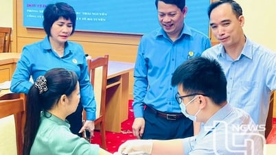 노조원 및 근로자 120명에게 선물과 무료 건강검진 제공