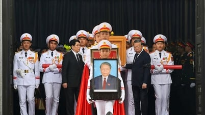 전 대통령의 추모예배와 장례식이 엄숙하게 거행되었습니다.