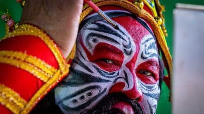 Peinture faciale unique de l'opéra Binh Dinh