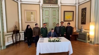 Vietnamese people in Belgium and international friends visit former President Tran Duc Luong