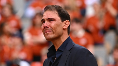 Rafael Nadal khóc nức nở, được "Big Four" tôn vinh