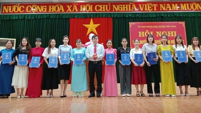 SƠN HÒA: Trao quyết định tuyển dụng đối với 59 viên chức