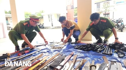 Vận động giao nộp vũ khí, vật liệu nổ, công cụ hỗ trợ
