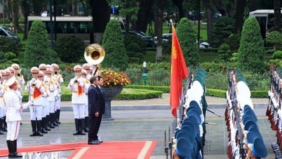 ประธานาธิบดีเลือง เกวง เป็นประธานพิธีต้อนรับประธานาธิบดีแห่งสาธารณรัฐฝรั่งเศส