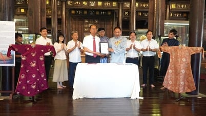 เว้รับชุด 2 ชุดจากสมเด็จพระราชินีแม่พระองค์สุดท้ายของราชวงศ์เหงียน