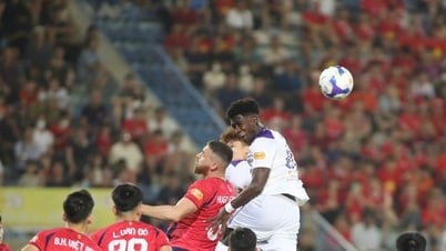 하노이 경찰 vs 하노이 FC 0-0 (H1): Hung Dung의 슛이 골대를 벗어났습니다.
