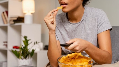 Làm cách nào để ăn vặt mà vẫn giảm cân được?