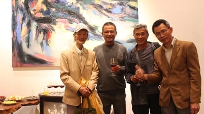 Exposition de peintures abstraites de Tran The Vinh