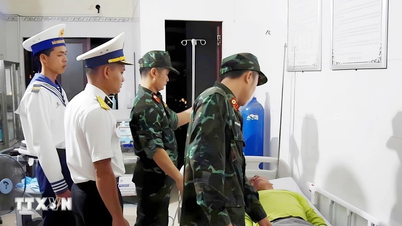 Truong Sa Town Medical Center는 야간에 응급 어부들을 수용합니다.