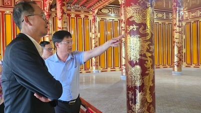 Ngăn chặn từ gốc nguy cơ xâm hại di sản Huế