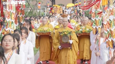 ชาวพุทธร่วมใจรับพระบรมสารีริกธาตุ ณ เมืองเอียนตู จังหวัดกว๋างนิญ - หนังสือพิมพ์และสถานีวิทยุโทรทัศน์ลางเซิน