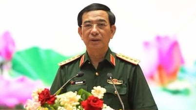 판 반 지앙 장군: '저는 아직도 자정에 문서에 답장합니다'