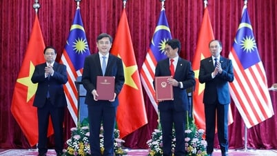 Premierminister Pham Minh Chinh führt Gespräche mit dem malaysischen Premierminister