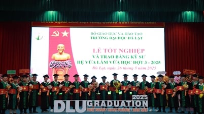 La Universidad de Dalat otorga títulos en ingeniería informática a estudiantes que son policías y soldados.