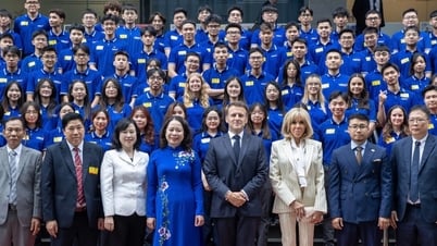 Tổng thống Pháp Emmanuel Macron giao lưu với sinh viên Việt Nam
