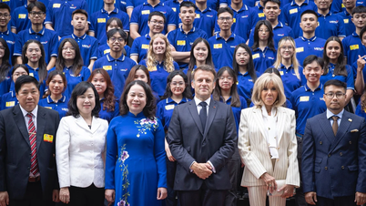 [Foto] Vizepräsidentin Vo Thi Anh Xuan, der französische Präsident Emmanuel Macron und seine Frau besuchen die Hanoi University of Science and Technology