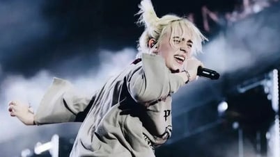 บิลลี ไอลิช 'กวาด' 7 รางวัลใหญ่ คว้าชัยชนะอย่างถล่มทลายจาก American Music Awards 2025