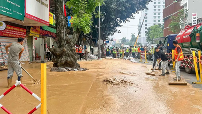 Bùn đất từ đào hầm metro Nhổn - Ga Hà Nội phun trào lênh láng trên phố Cát Linh