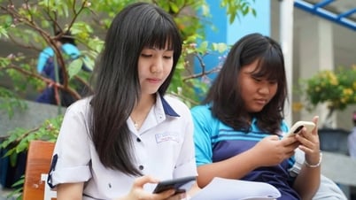 "Hú vía" ngày thi thử: Chủ quan, thí sinh chạy khắp trường tìm phòng thi