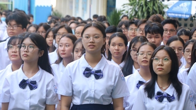 Viết tiếp câu chuyện hòa bình vào đề thi thử tốt nghiệp THPT